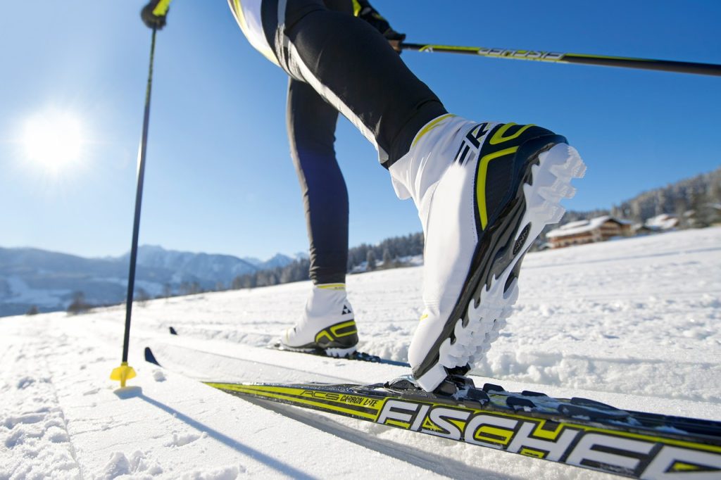 cross-country-skiing-624246_1280