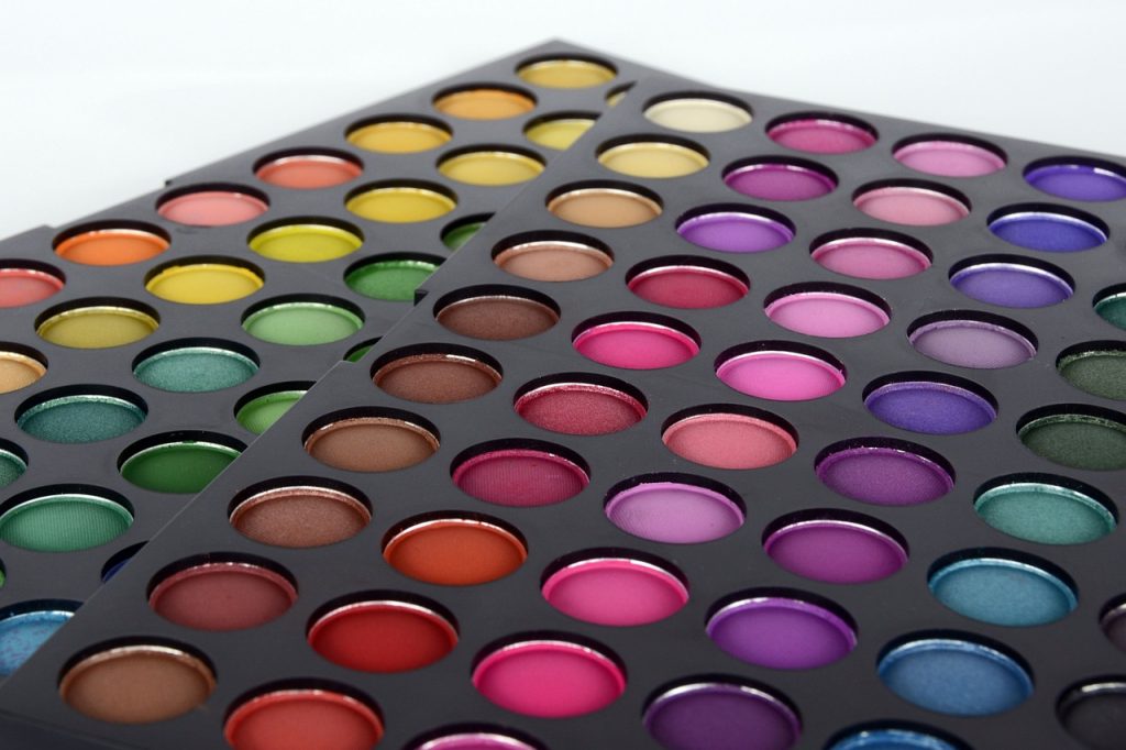 eye-shadow-1367764_1280