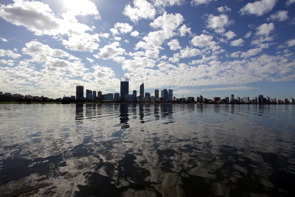 swan-river-1058450_1920