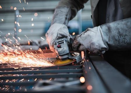 Instant Factoring: Romanian manufacturing industries affected by the crisis