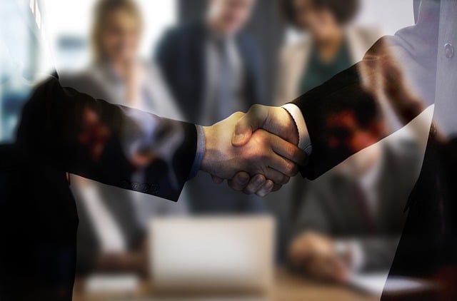 handshake-5768632_640