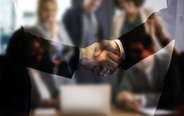 handshake-5768632_640