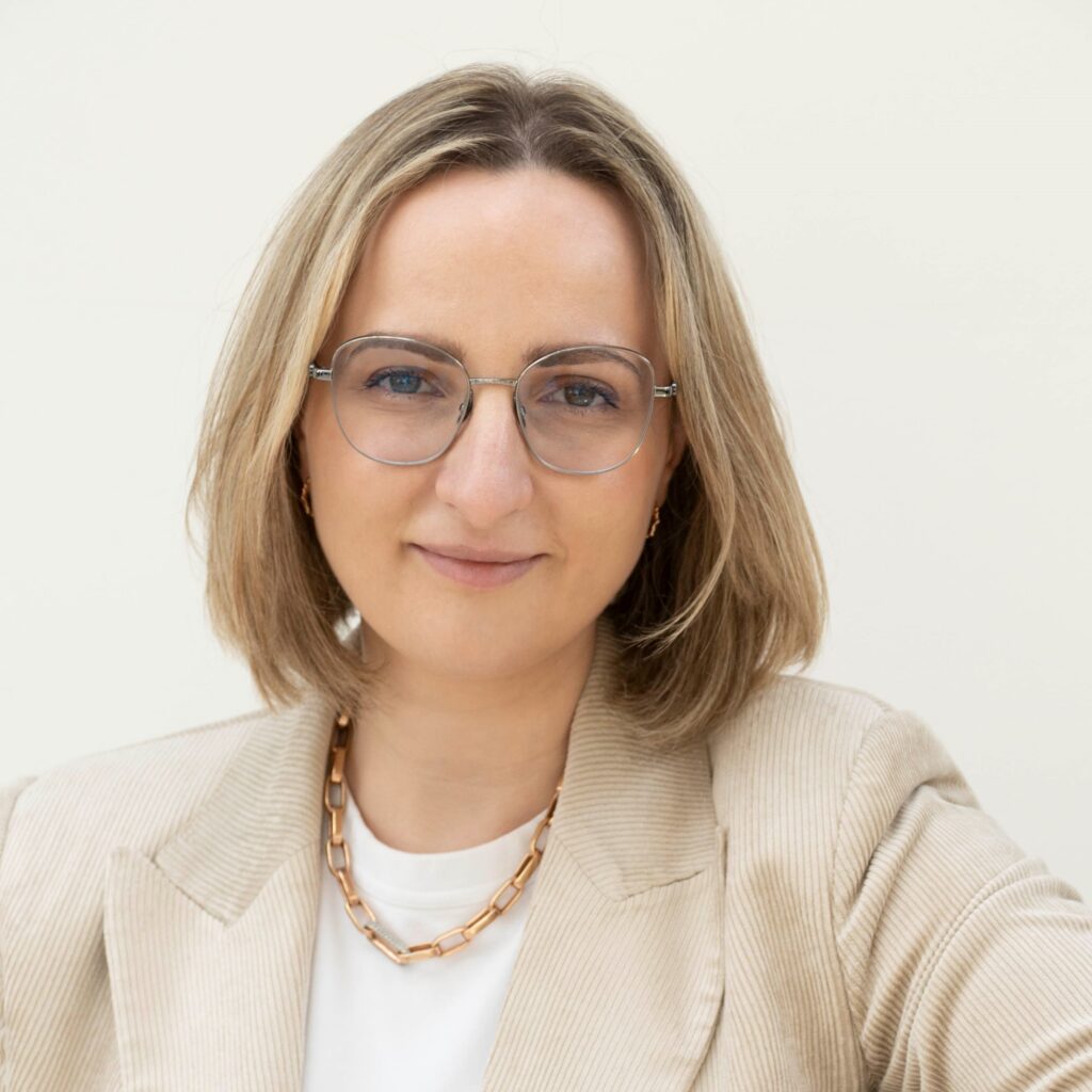 Anastasia  McAlpine
