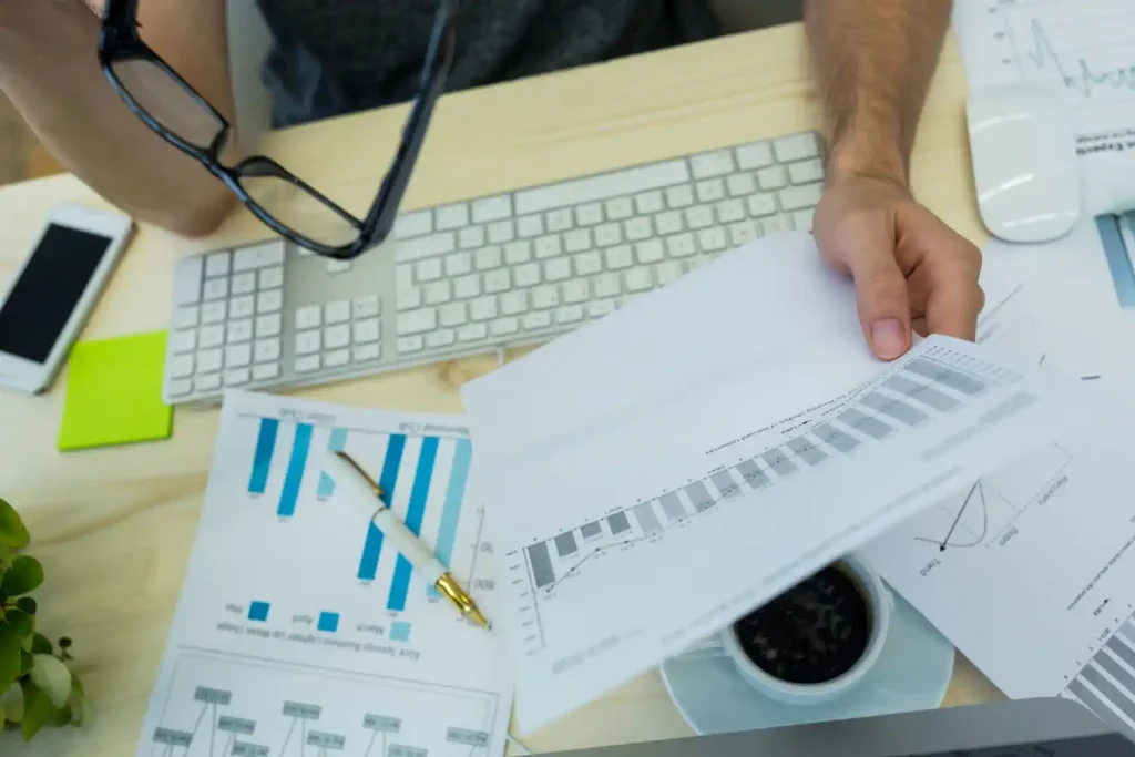Invoice factoring process helping businesses improve cash flow through unpaid invoices